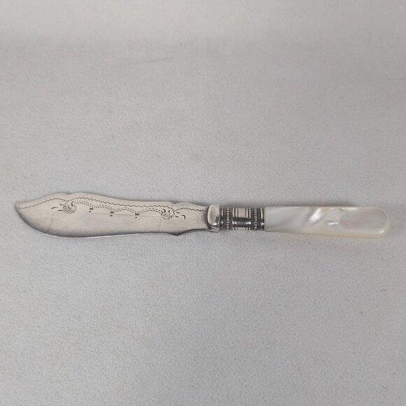 Vintage Mother Of Pearl Handle 6" Fancy Fish Butter Knife Unmarked - Picture 2 of 10